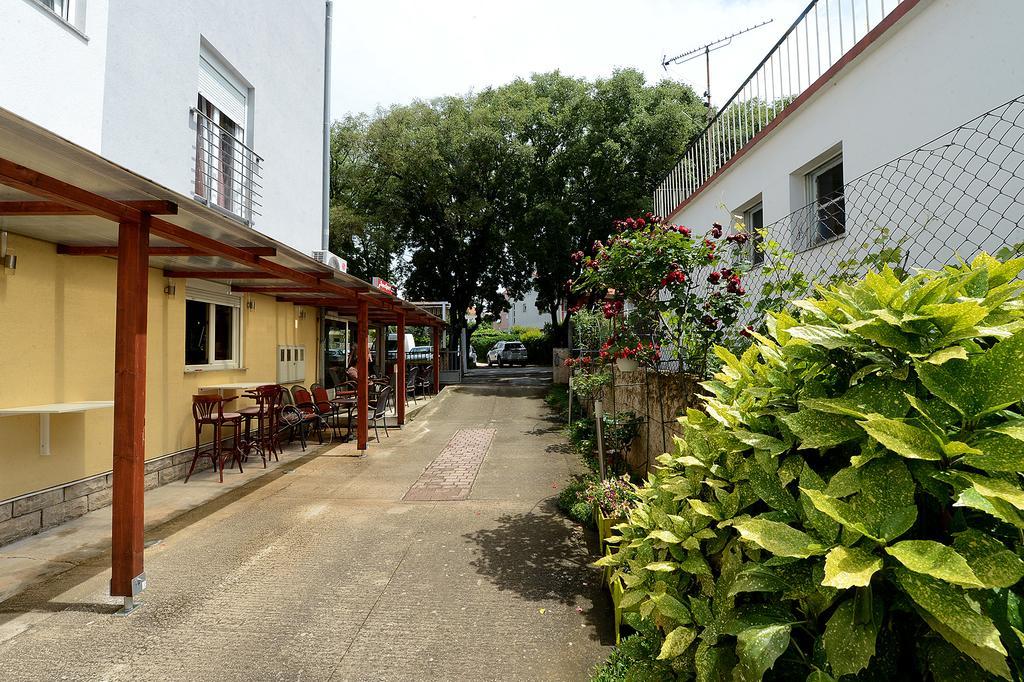 Apartments Lili Family ซาดาร์ ภายนอก รูปภาพ
